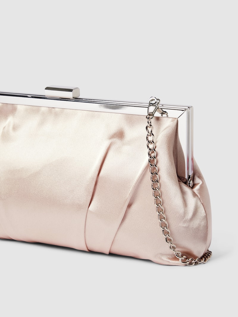 Clutch in Glanz-Optik mit Raffungen in metallic beige meliert