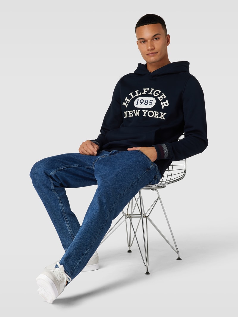 Hoodie mit Label-Stitching Modell 'MONOTYPE COLLEGIATE' in marineblau