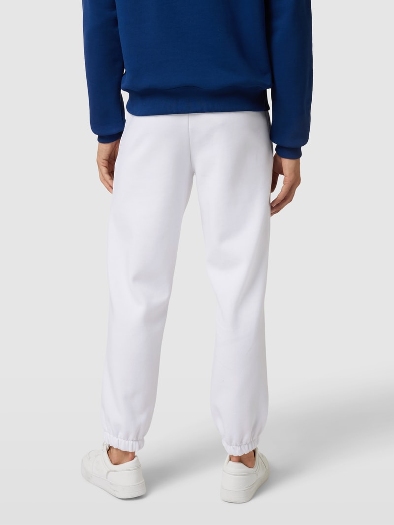 Regular Fit Sweatpants mit Label-Patch in weiß