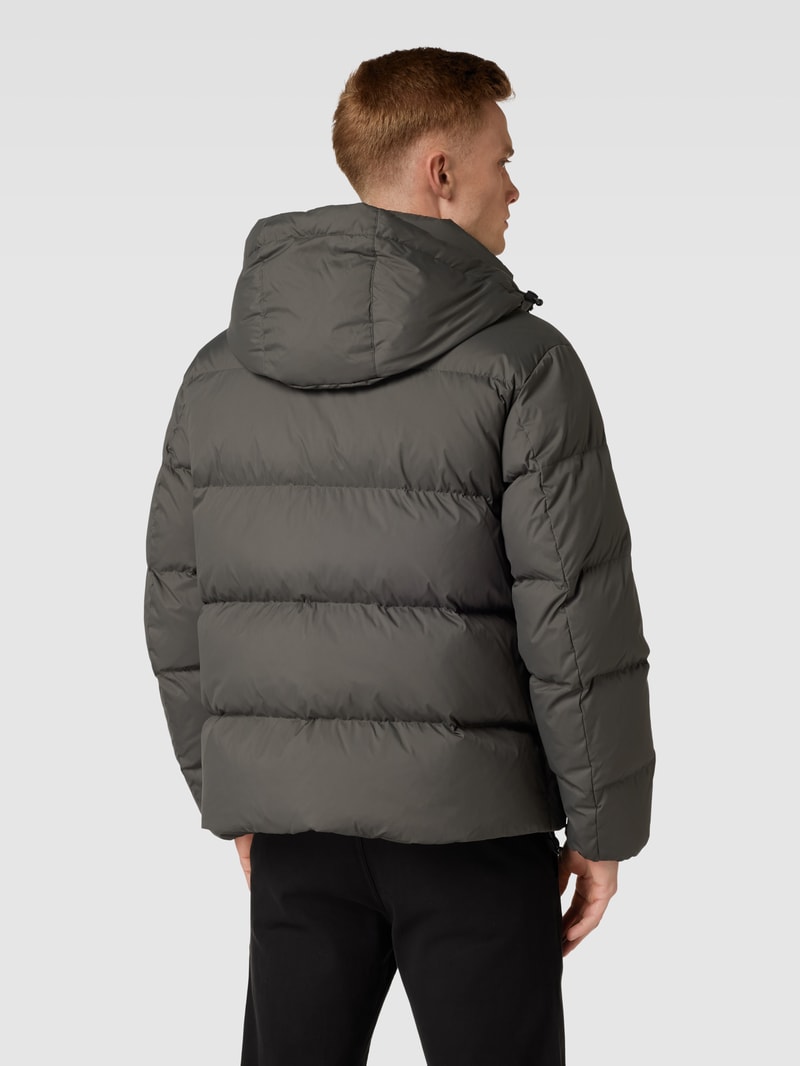 Daunenjacke mit Kapuze in schlamm
