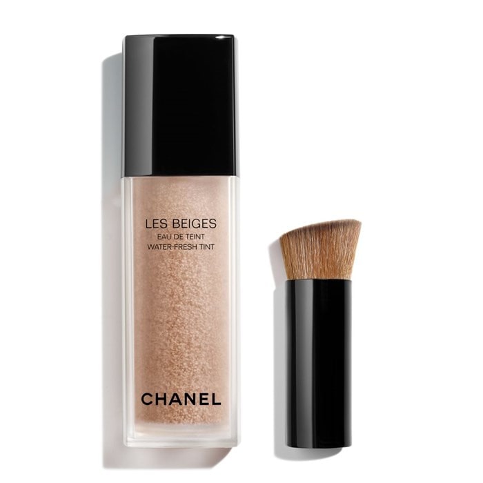 MAKE-UP MIT FRISCHEEFFEKT UND MIKROKAPSEL-PIGMENTEN. ZWEITE-HAUT-EFFEKT. NATÜRLICH STRAHLENDER TEINT.