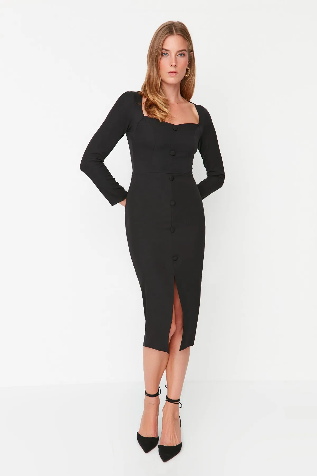 Trendyol Collection  Schwarzes gestricktes Webkleid mit Knöpfen TWOAW23EL00912