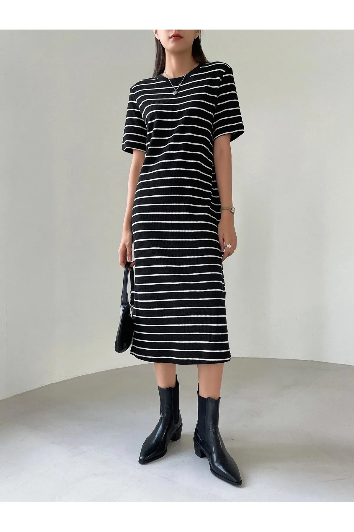 Know  Schwarz-weiß gestreiftes gemustertes Seersucker-Kleid