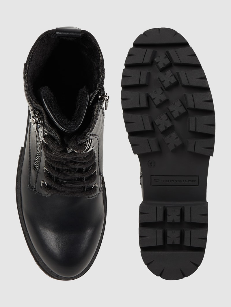 Boots in Leder-Optik in schwarz