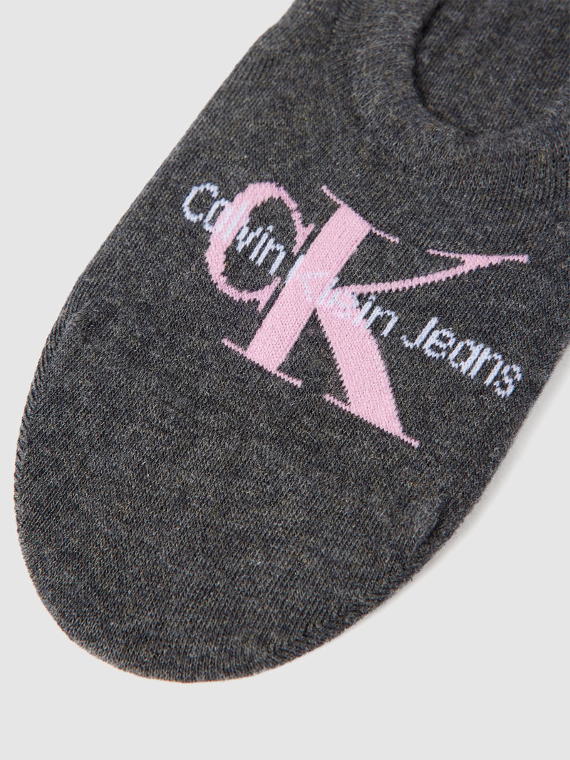 Sneakersocken mit Label-Prägung in dunkelgrau