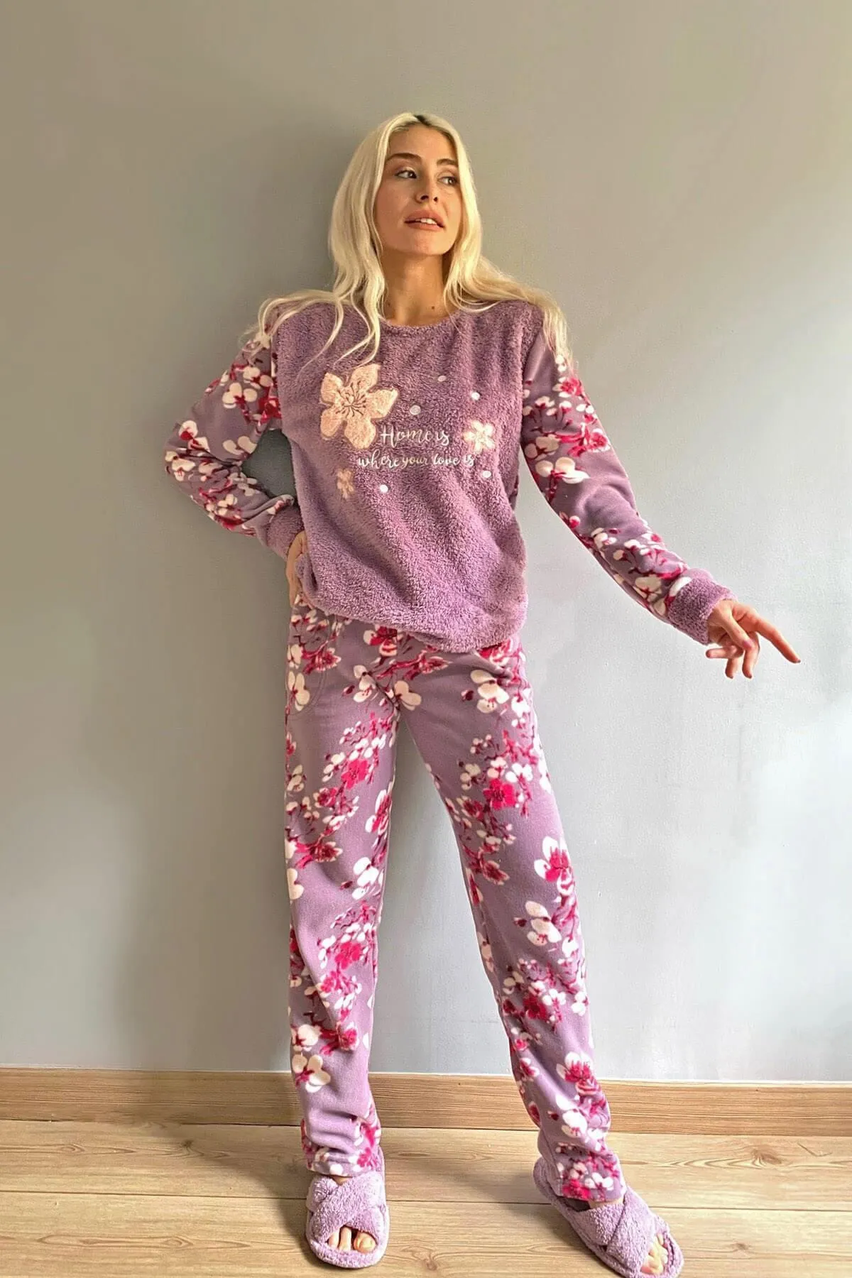 Pijamaevi  Damen-Pyjama-Set aus Plüsch mit Blattmuster in Lila