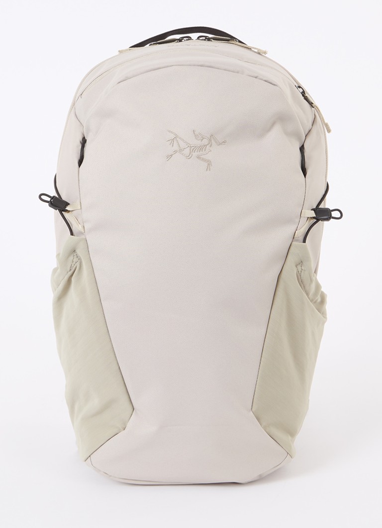 Arc'teryx Mantis 16 -reppu, jossa logobrodeeraus