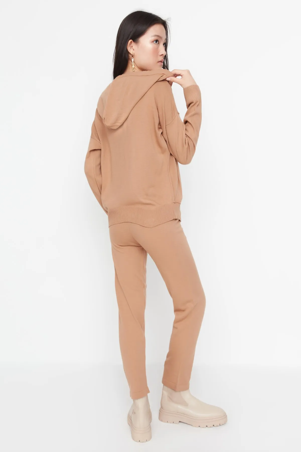 Trendyol Collection  Hellbraunes Strickoberteil und -unterteil mit Kapuze TWOAW23AU00119