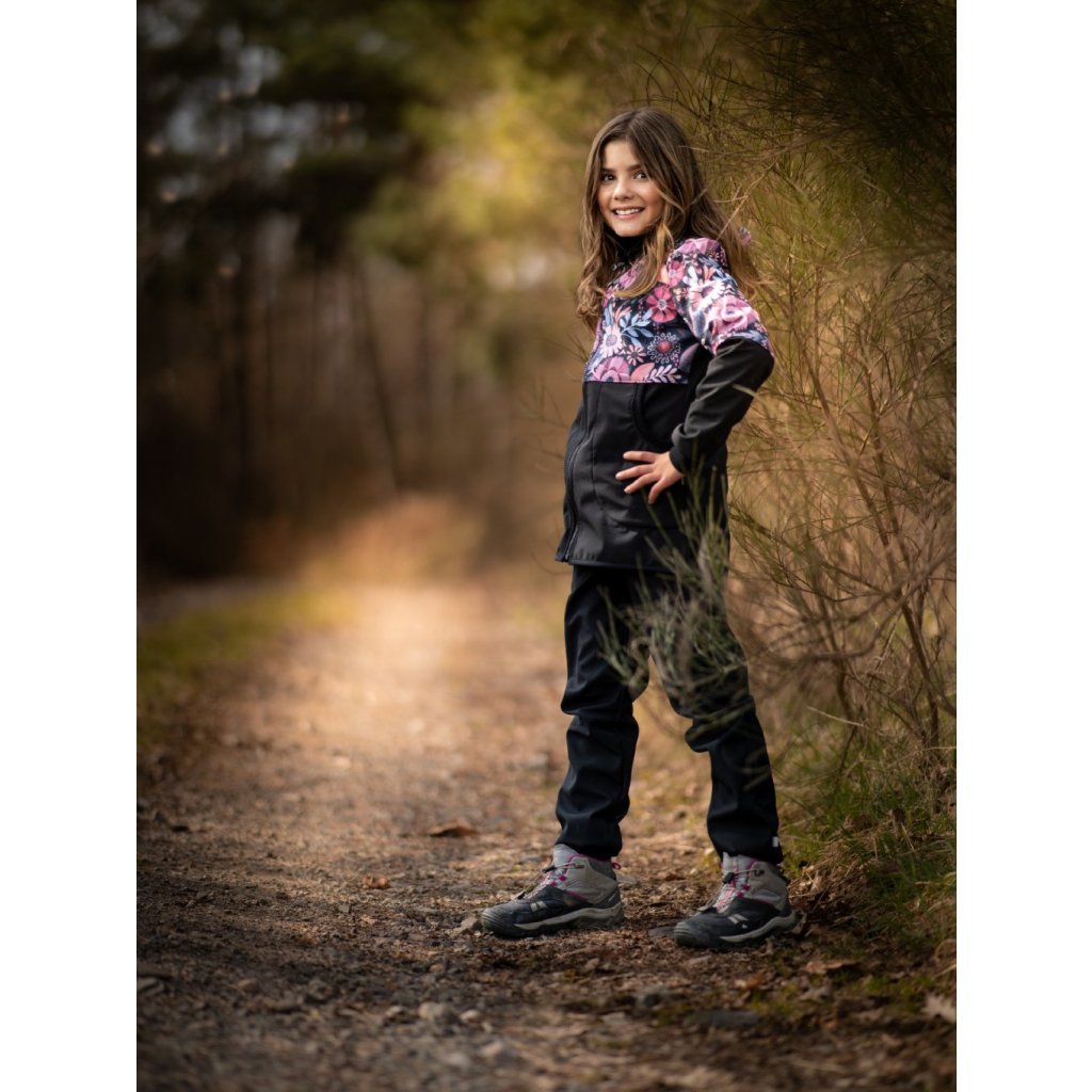 Unuo Kinder-Softshellhose mit Fleece Basic Magische Blumen Schwarz
