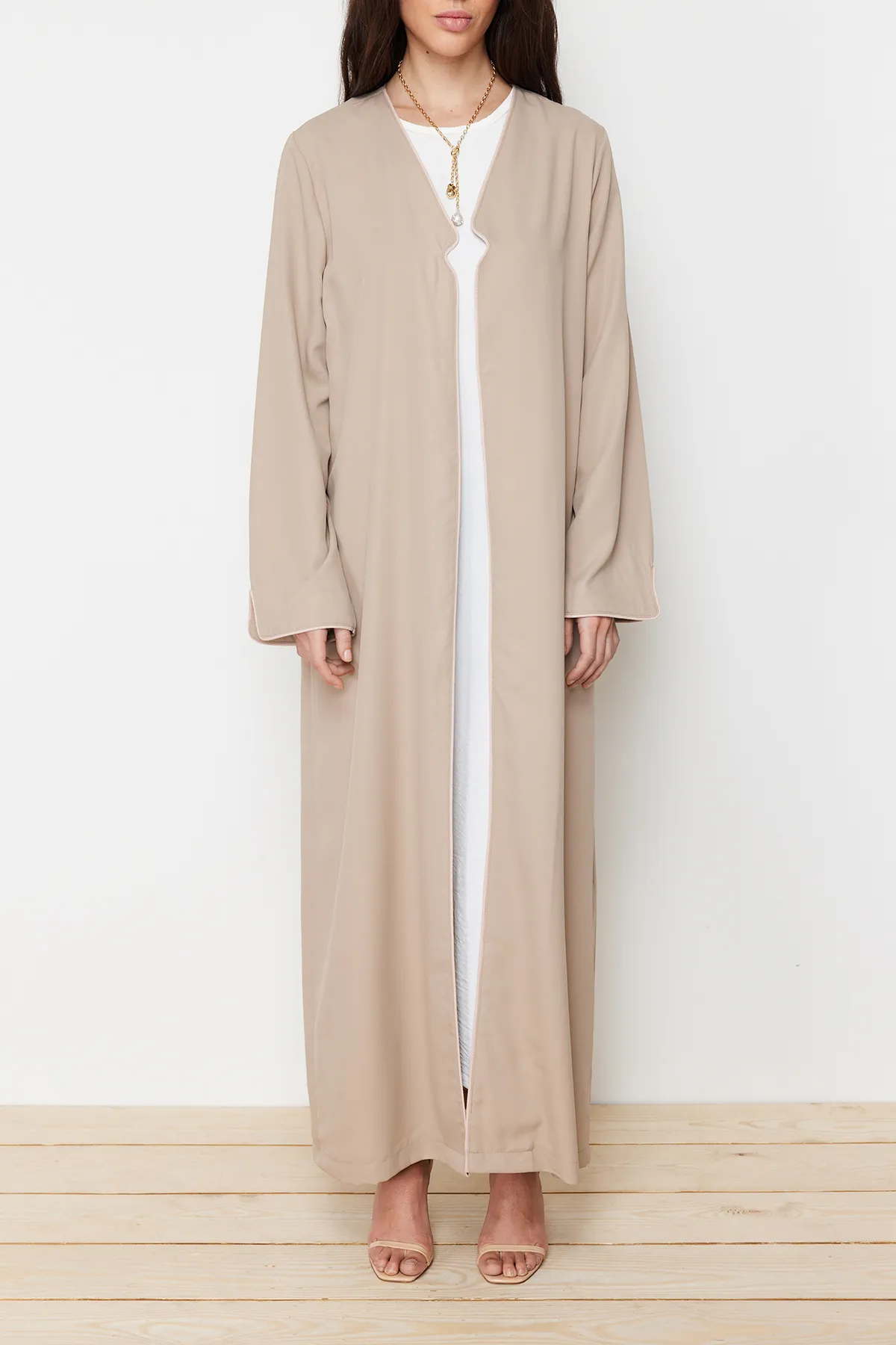 Trendyol Modest  Lange gewebte Aerobin-Kappe mit Steinpaspelierung & Ferace & Abaya TCTSS24KF00012