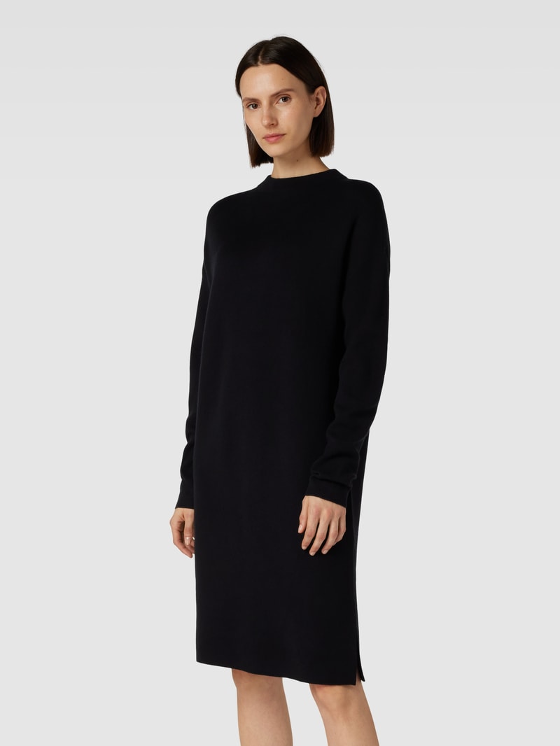 Knielanges Strickkleid mit Rundhalsausschnitt in schwarz