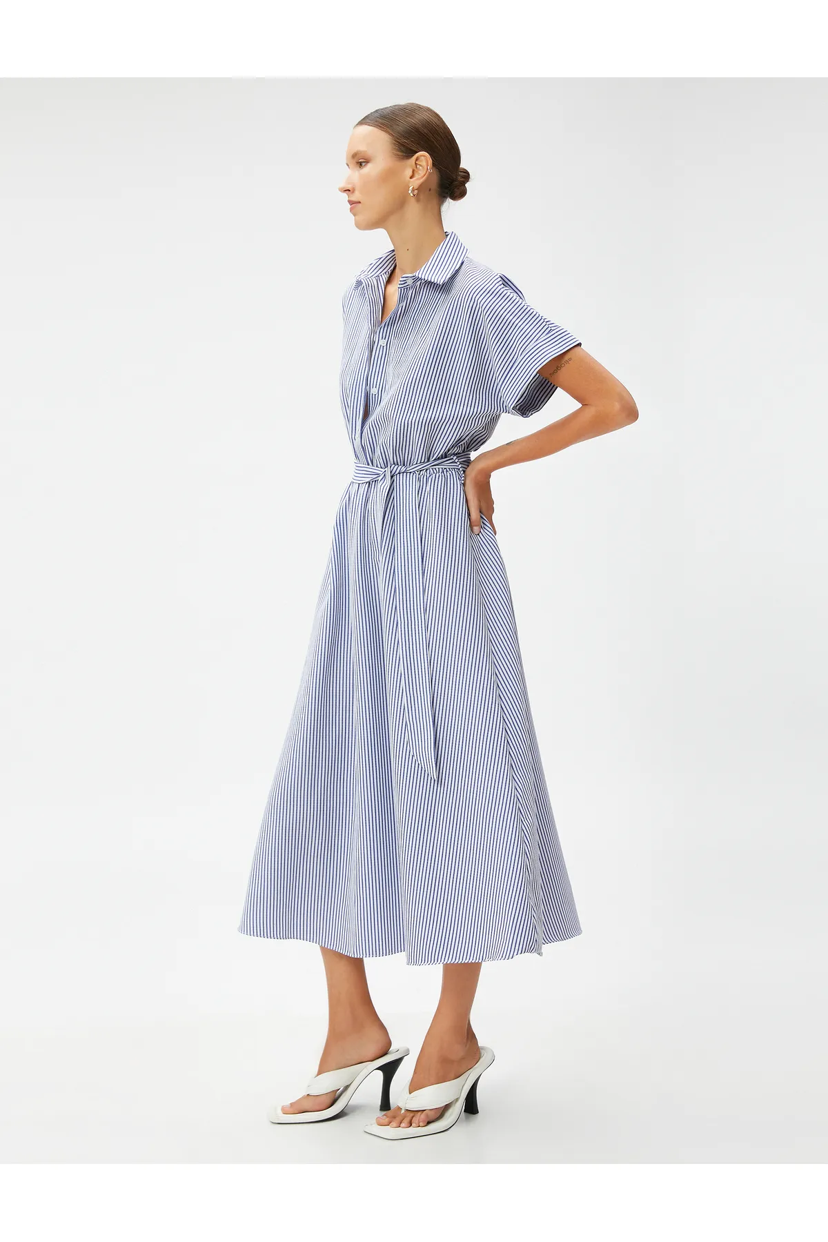 Koton  Midi-langes Hemdkleid mit kurzen Ärmeln und Gürtel