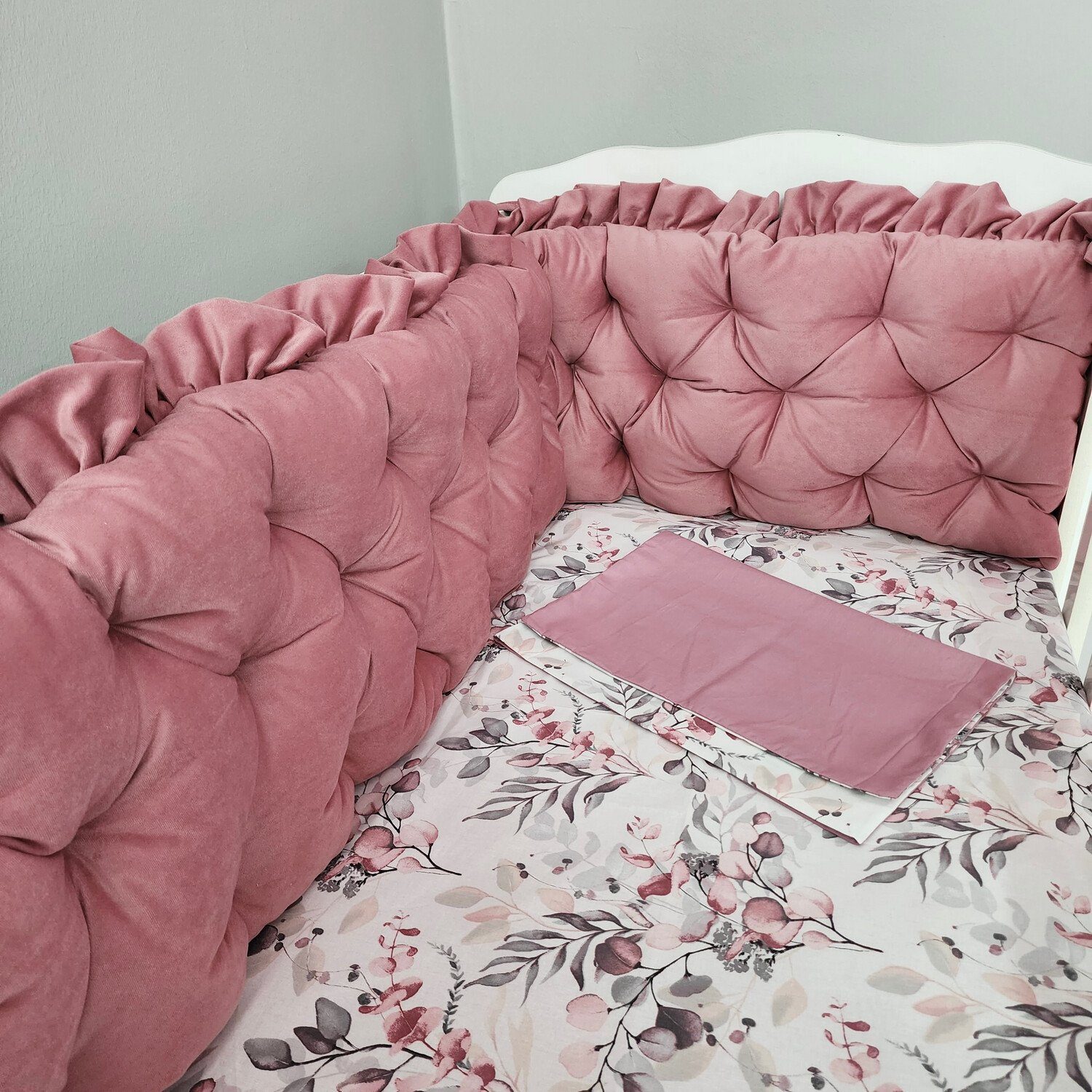 Baby Fancyroom Bettnestchen Samt Bettumrandung Nestchen Volant Kantenschutz Babybett Gitterbett, (weicher Samtstoff, hochwertig, Bettwäsche oder Bettumrandung), Mit Liebe handgefertigt, Premium Samt, Babynestchen, Babynest