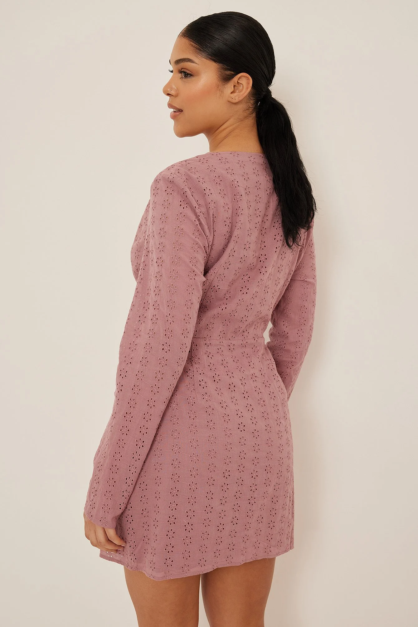 Anglaise-Minikleid mit Knoten vorne