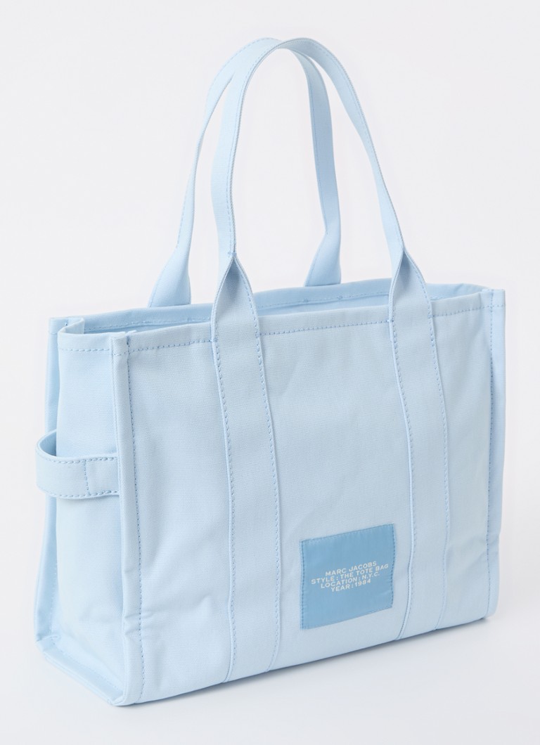Geantă mare Marc Jacobs din pânză cu logo imprimat.