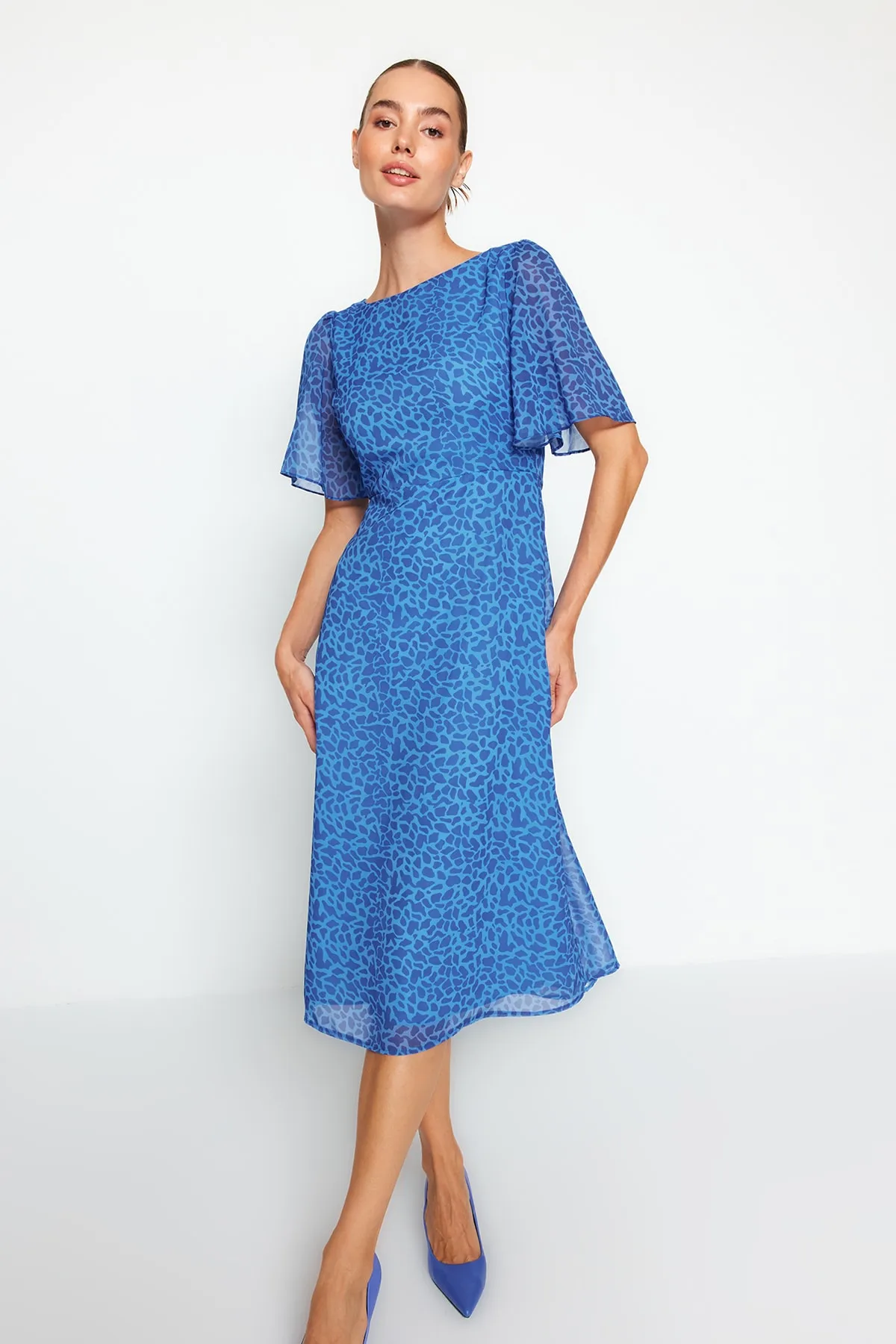 Trendyol Collection  Marineblaues Chiffon-Midikleid in A-Linie/Glockenform mit Engelsärmeln, gefüttert TWOSS23EL01372
