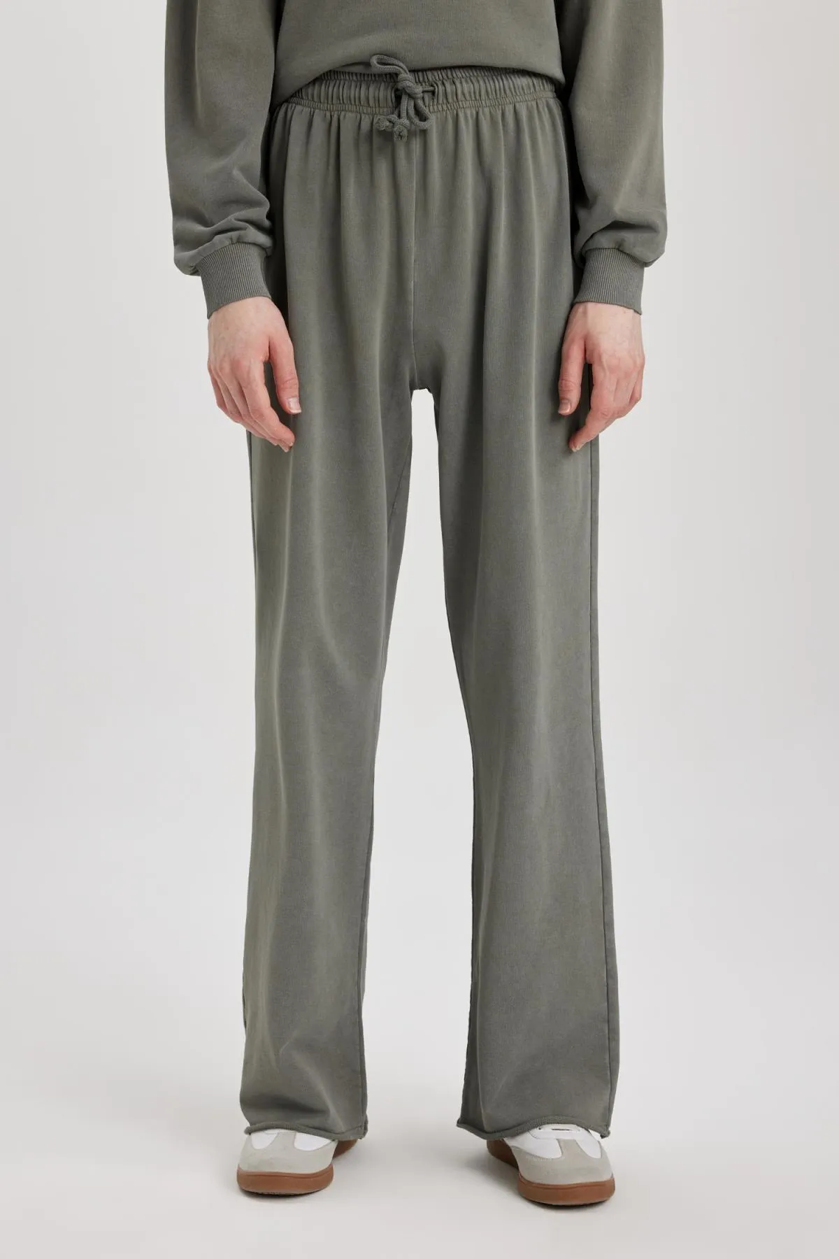 DeFacto  Jogginghose mit weitem Bein und heller Waschung C2818ax24sp