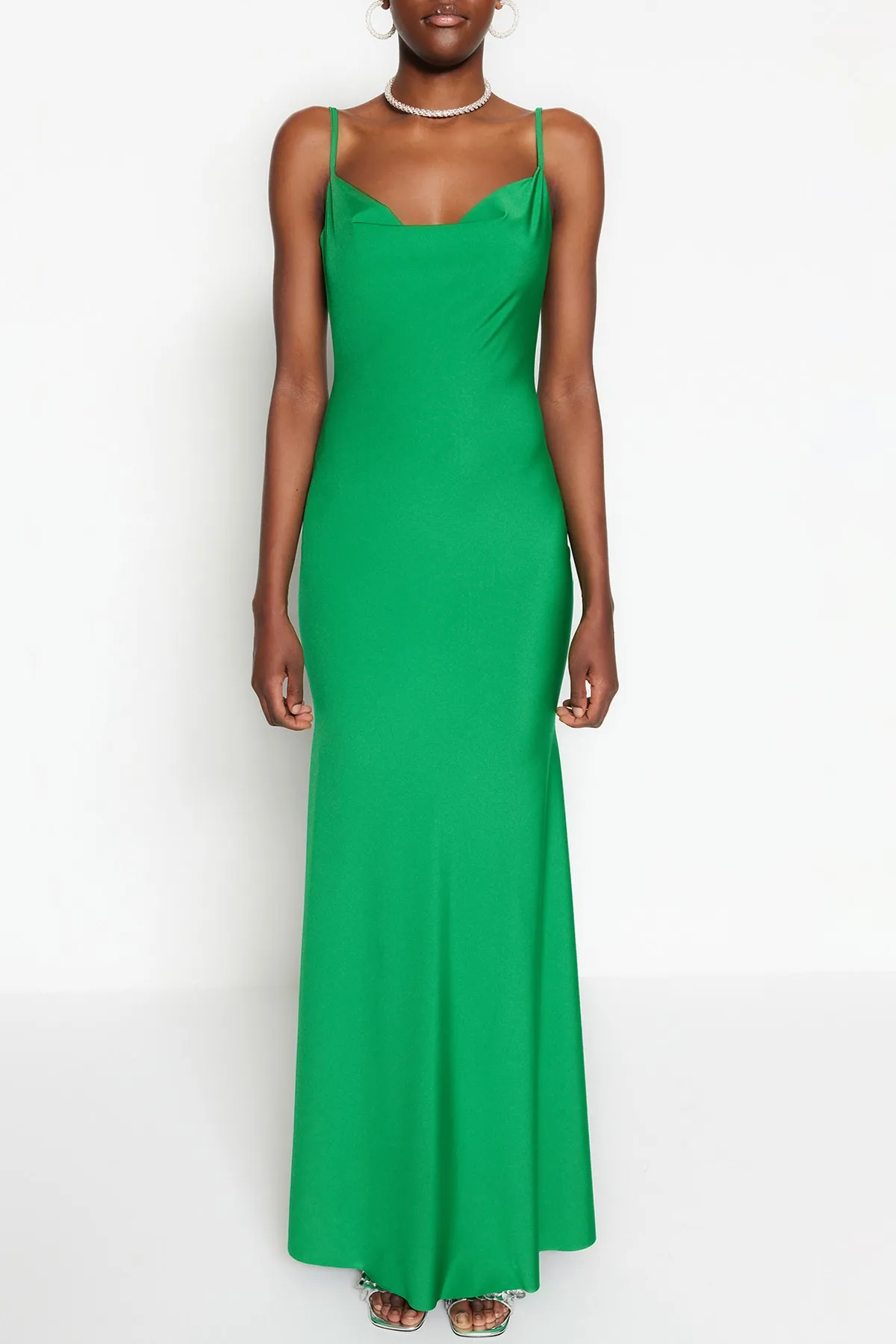 Trendyol Collection  Hellgrünes, figurbetontes, langes Abendkleid aus Strick TPRSS23AE00060