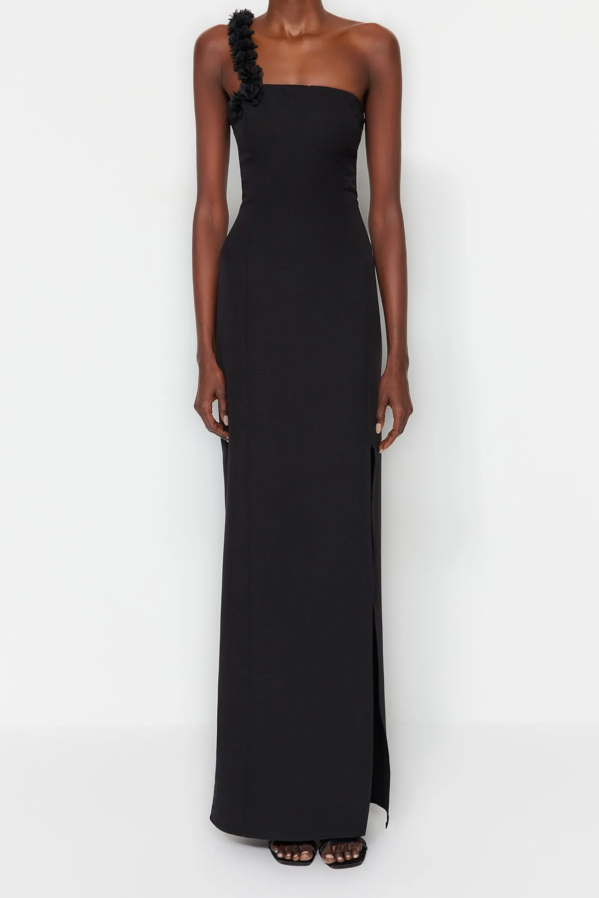 Trendyol Collection  Schwarzes, gewebtes, langes Abendkleid TPRSS23AE00097