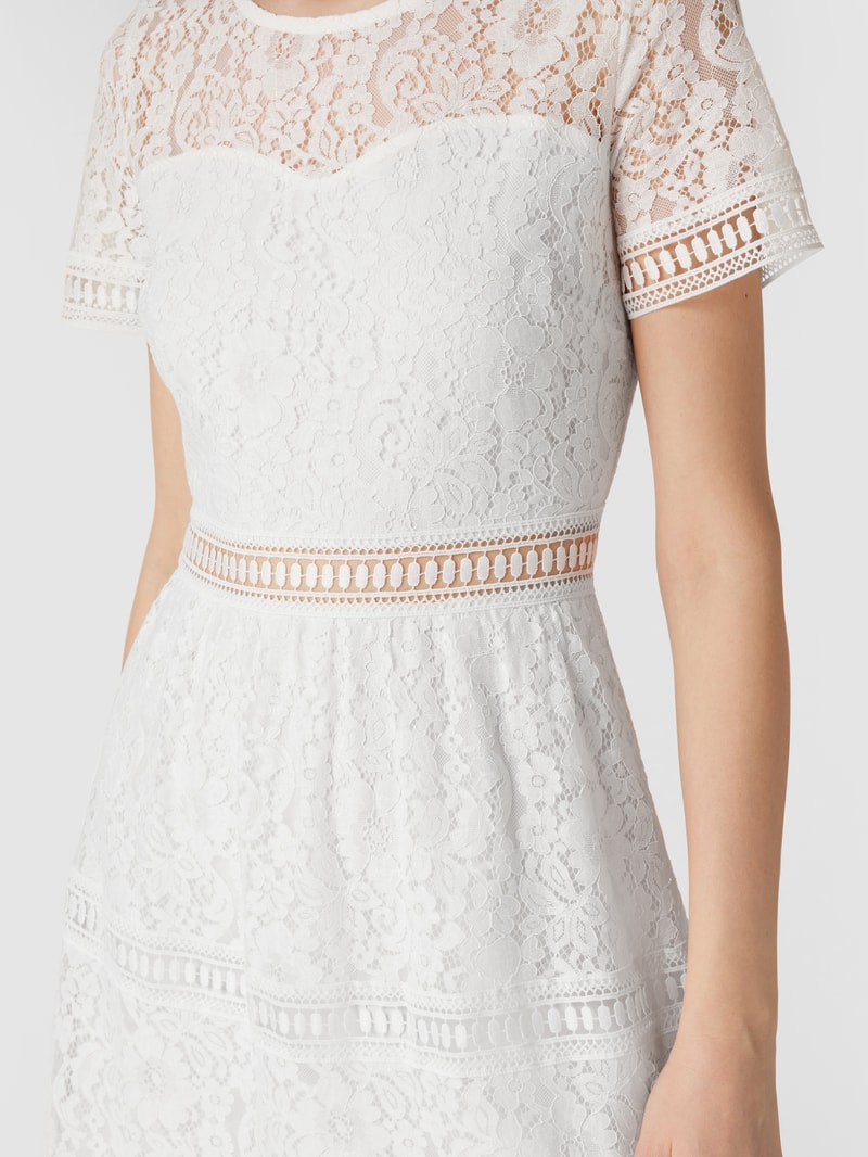 Cocktailkleid aus floralen Stickereien in offwhite