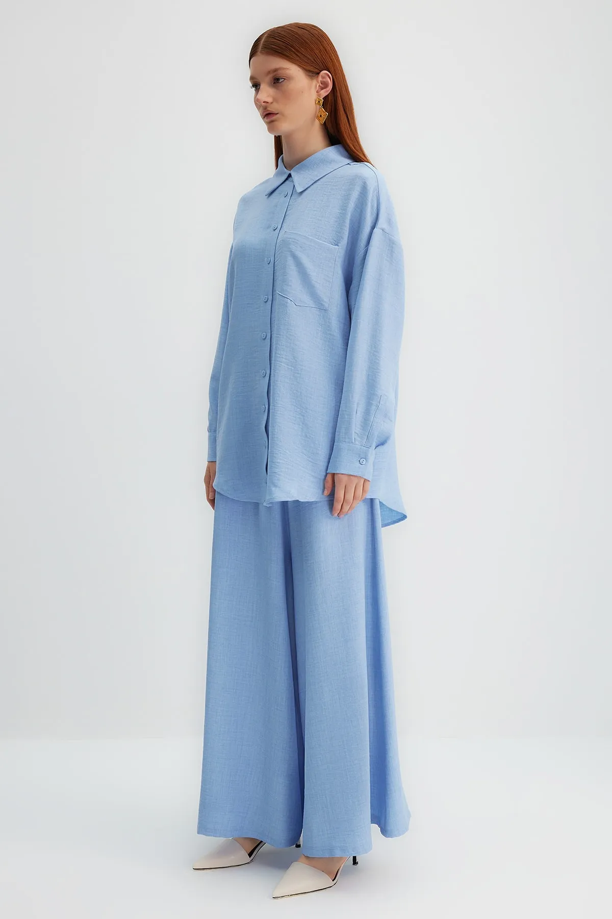 Trendyol Modest  X Kevser Sarıoglu Blaues gewebtes Hemd-Hosen-Set mit weitem Bein TCLSS23US00001