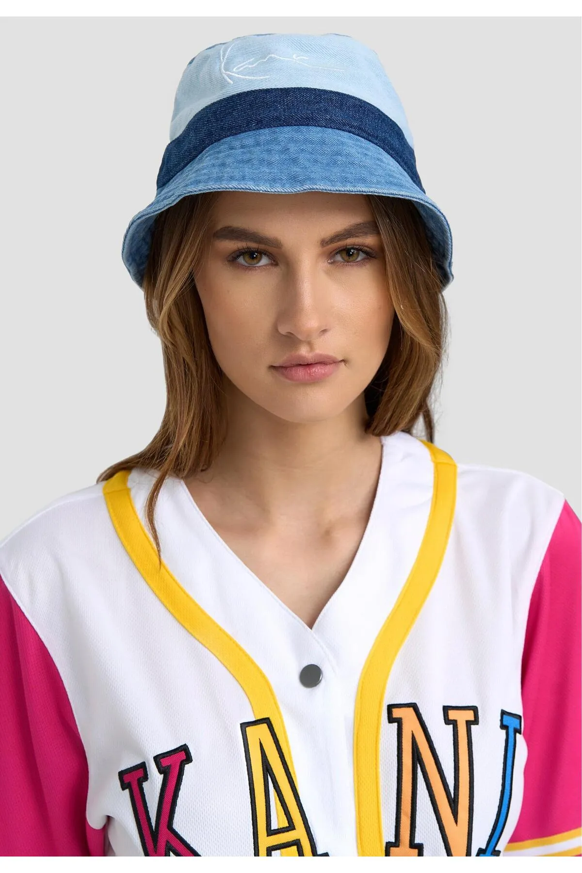 KARL KANI  Damen KKWACCQ221010BLU Signature Block Denim Bucket Hat blue