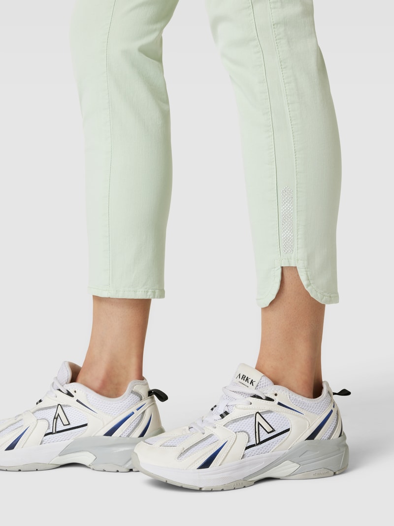 Jeans mit Label-Patch Modell 'ORNELLA' in hellgrün