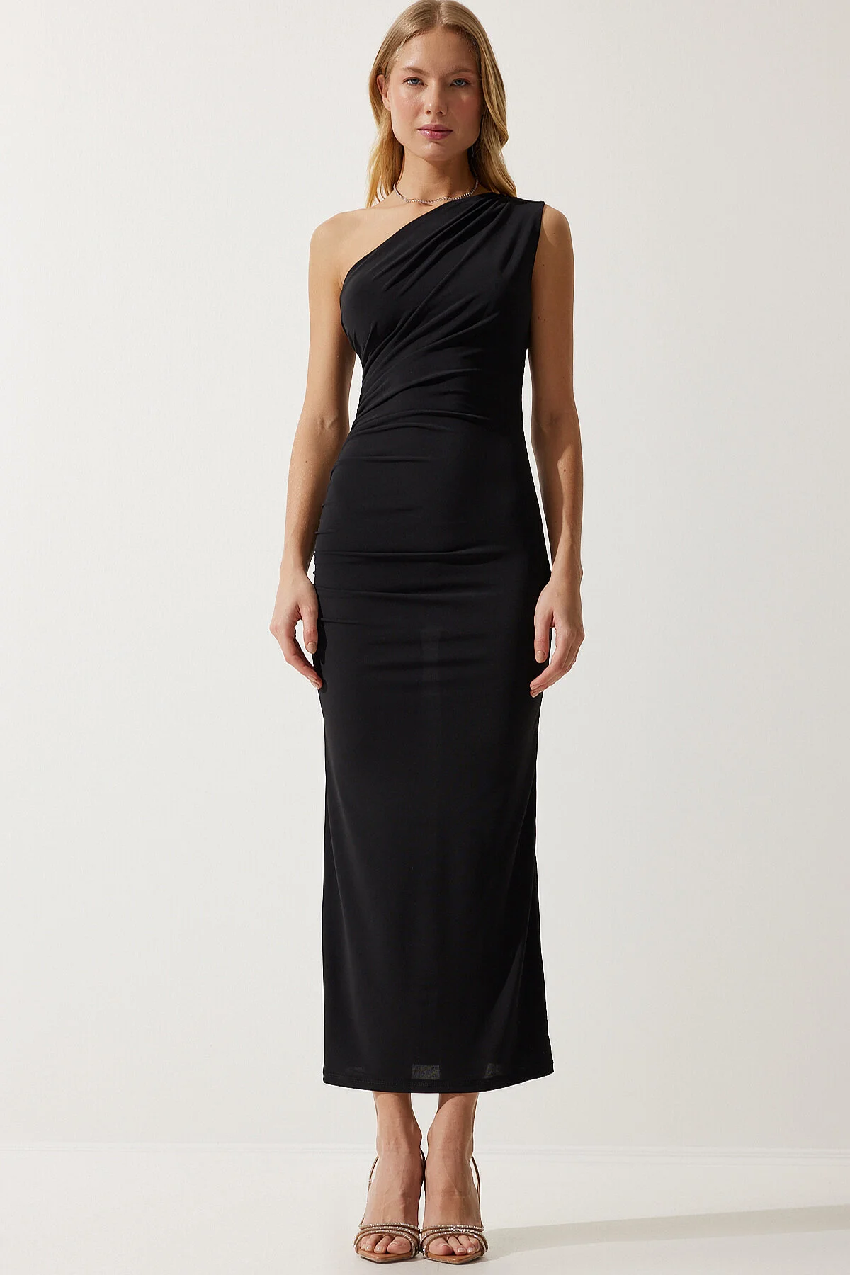Happiness İstanbul  Schwarzes, einschultriges, gerafftes Saran-Sandy-Kleid für Damen DZ00117
