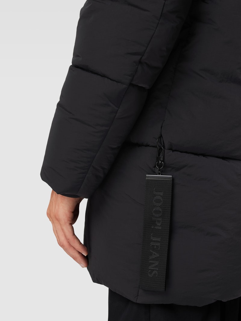 Steppmantel mit Kapuze Modell 'Fabrius' in schwarz