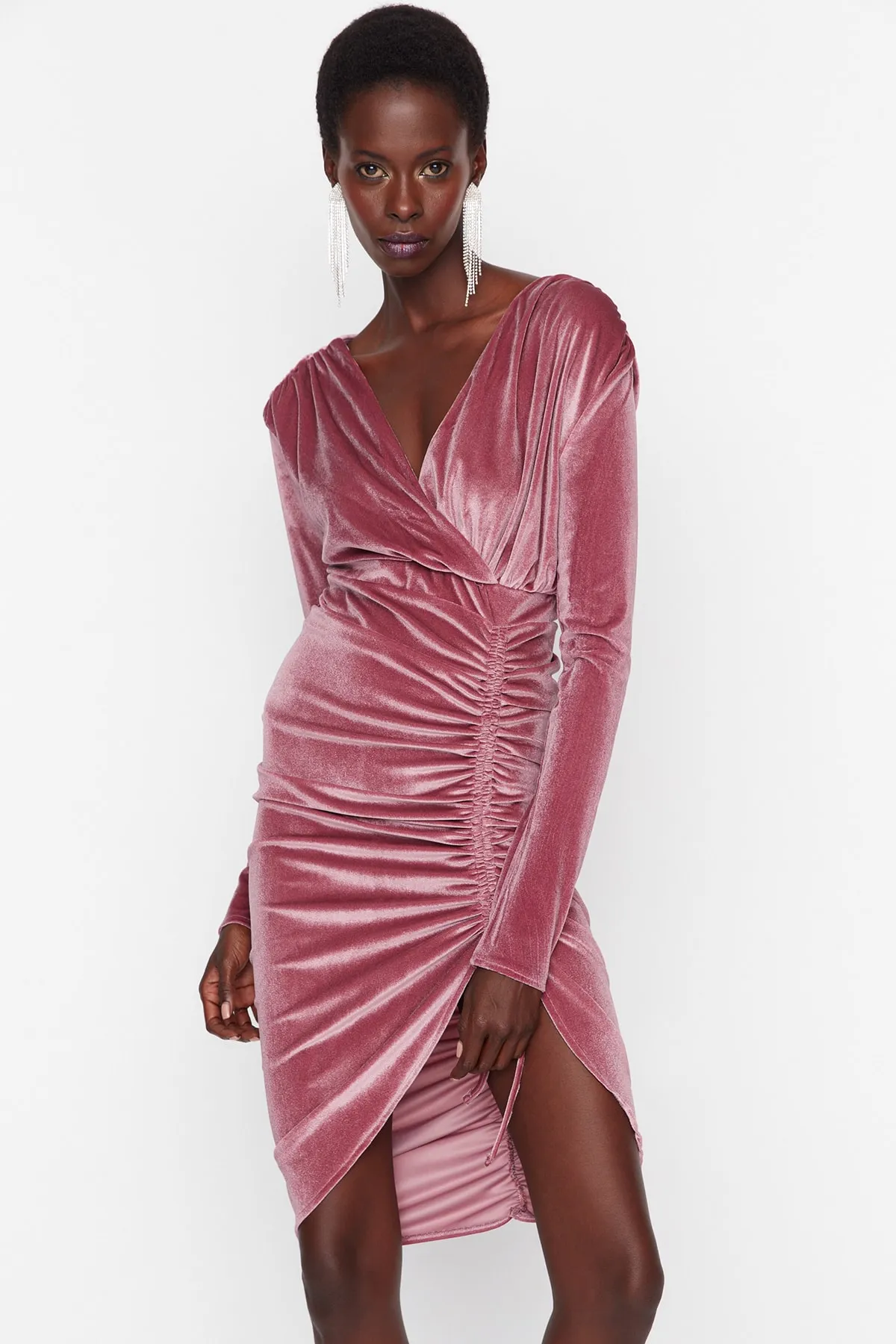 Trendyol Collection  Dusty Rose Drapiertes, detailliertes Samt-Elegantes Abendkleid TPRAW23EL00128