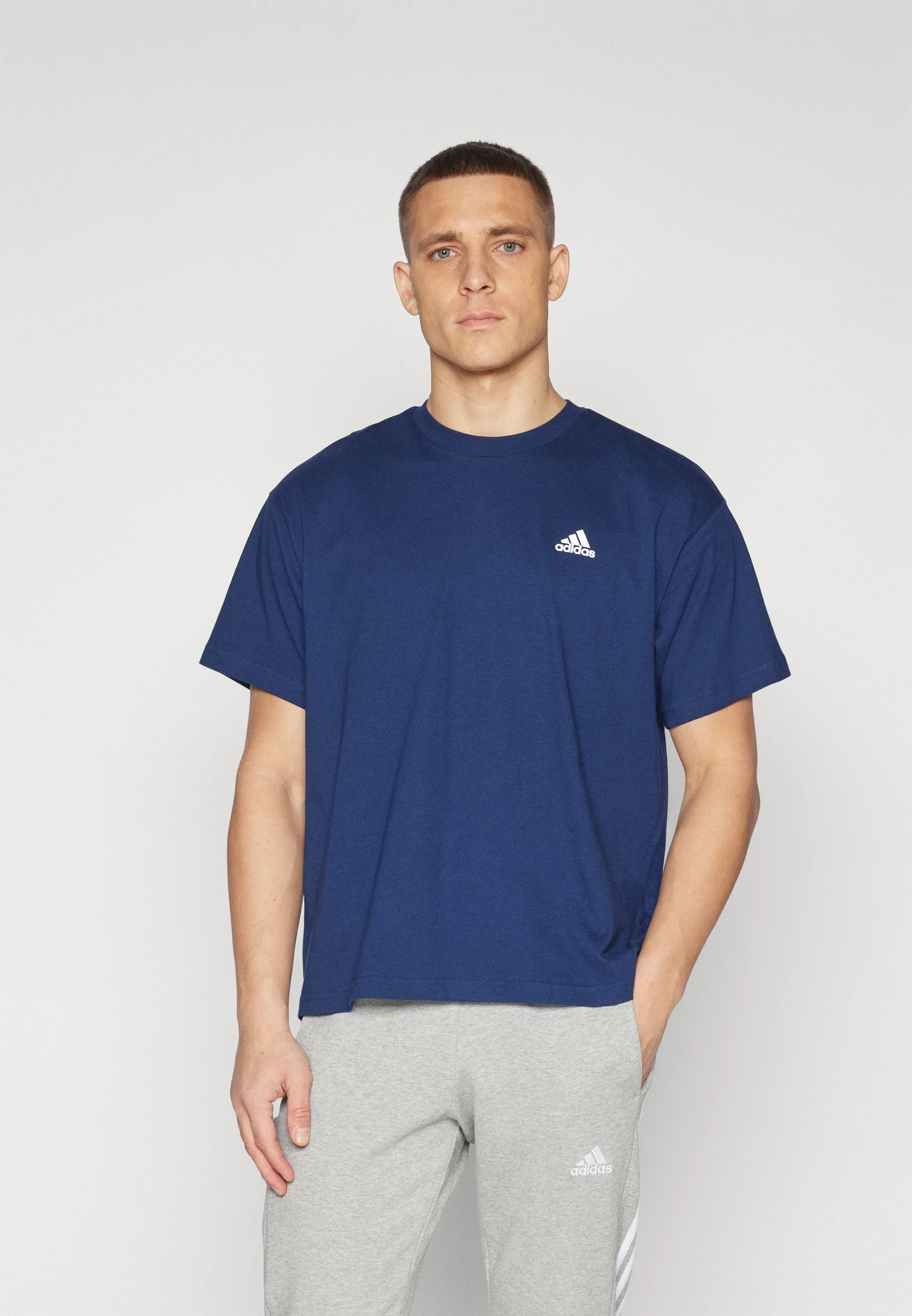 adidas Sportswear PARIS GRAPHIC - Camiseta con estampado