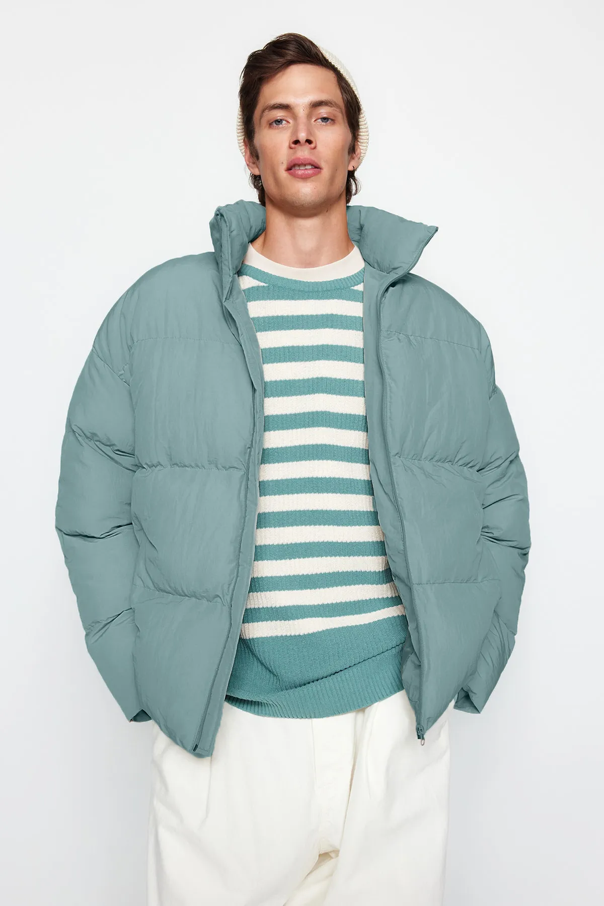 Trendyol Collection  Mintfarbene Unisex-Pufferjacke mit Stehkragen in Oversize-Passform TMNAW24MO00003