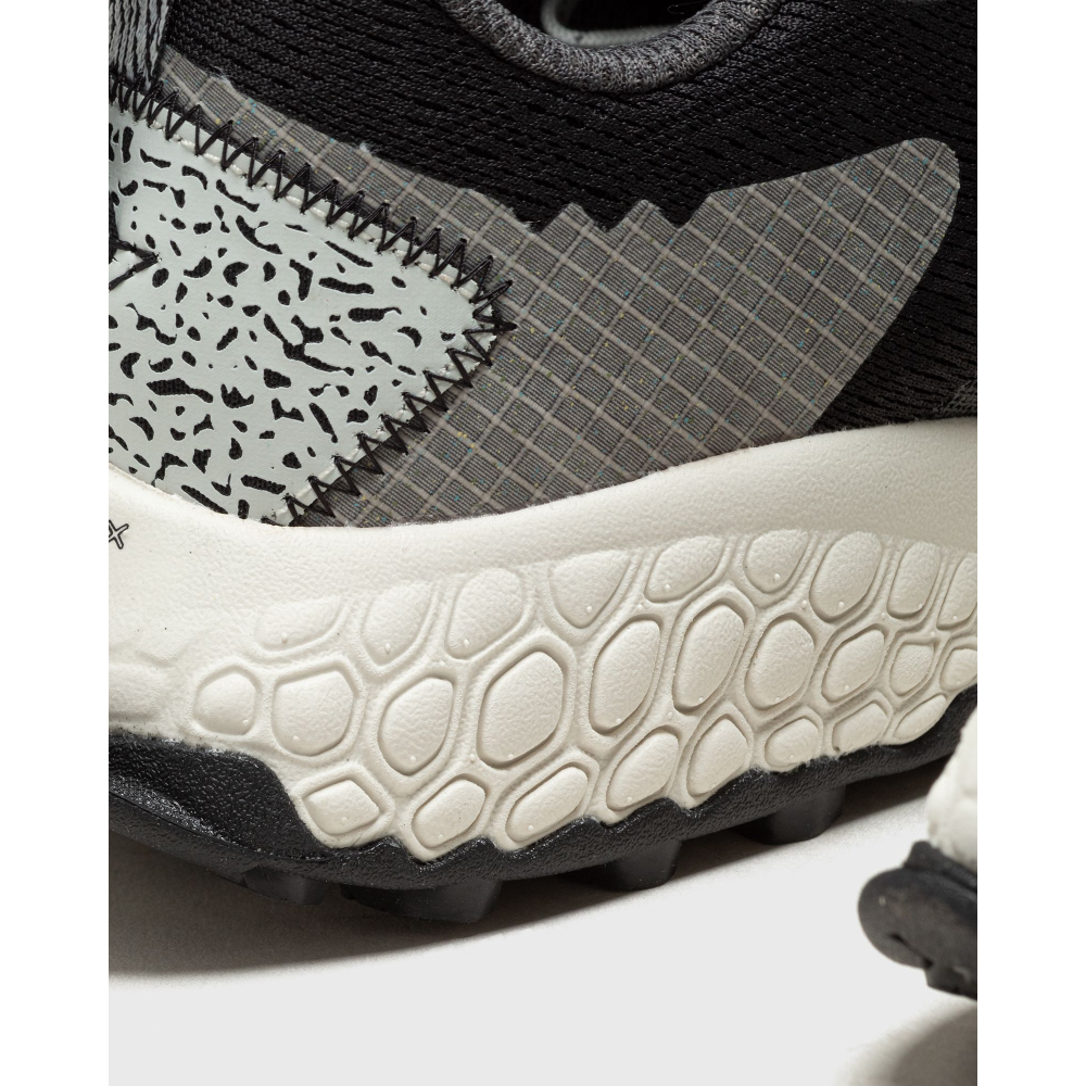 New Balance Fresh Foam Hierro V7 WTHIER7X-B / schwarz
