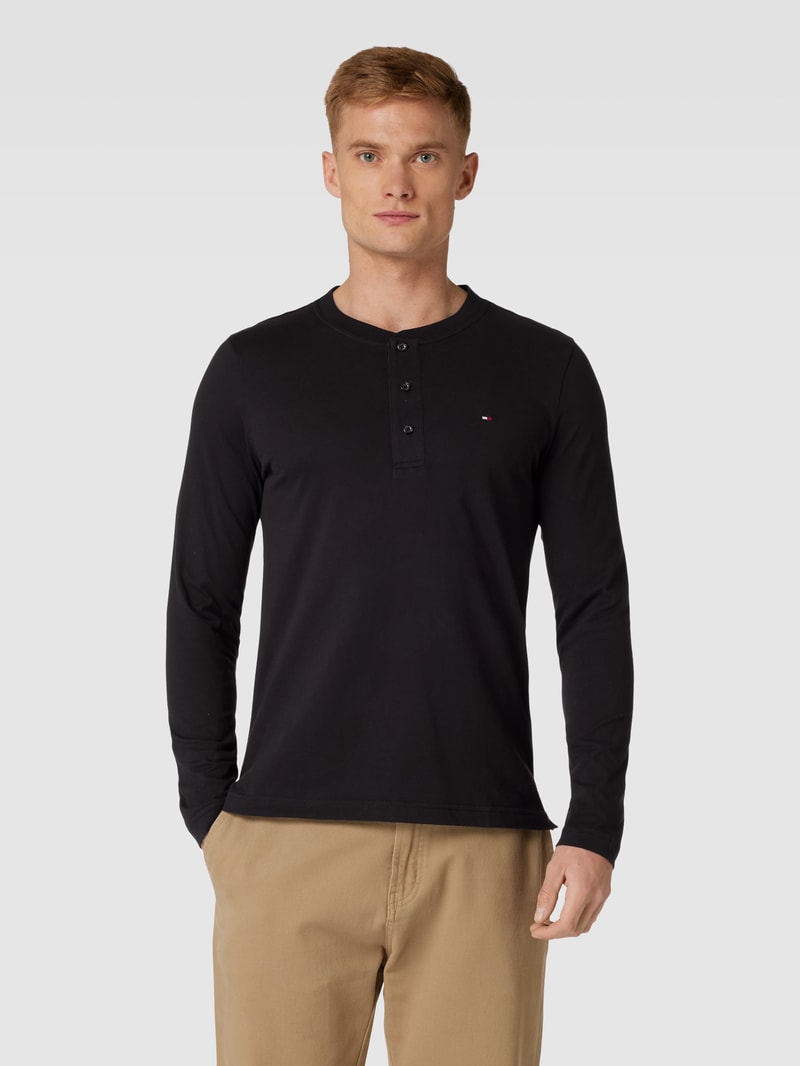 Longsleeve mit Label-Stitching Modell 'HENLEY' in schwarz