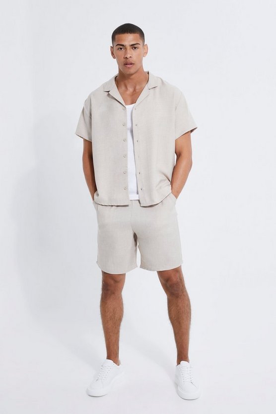 Kastiges Leinen-Hemd und Shorts
