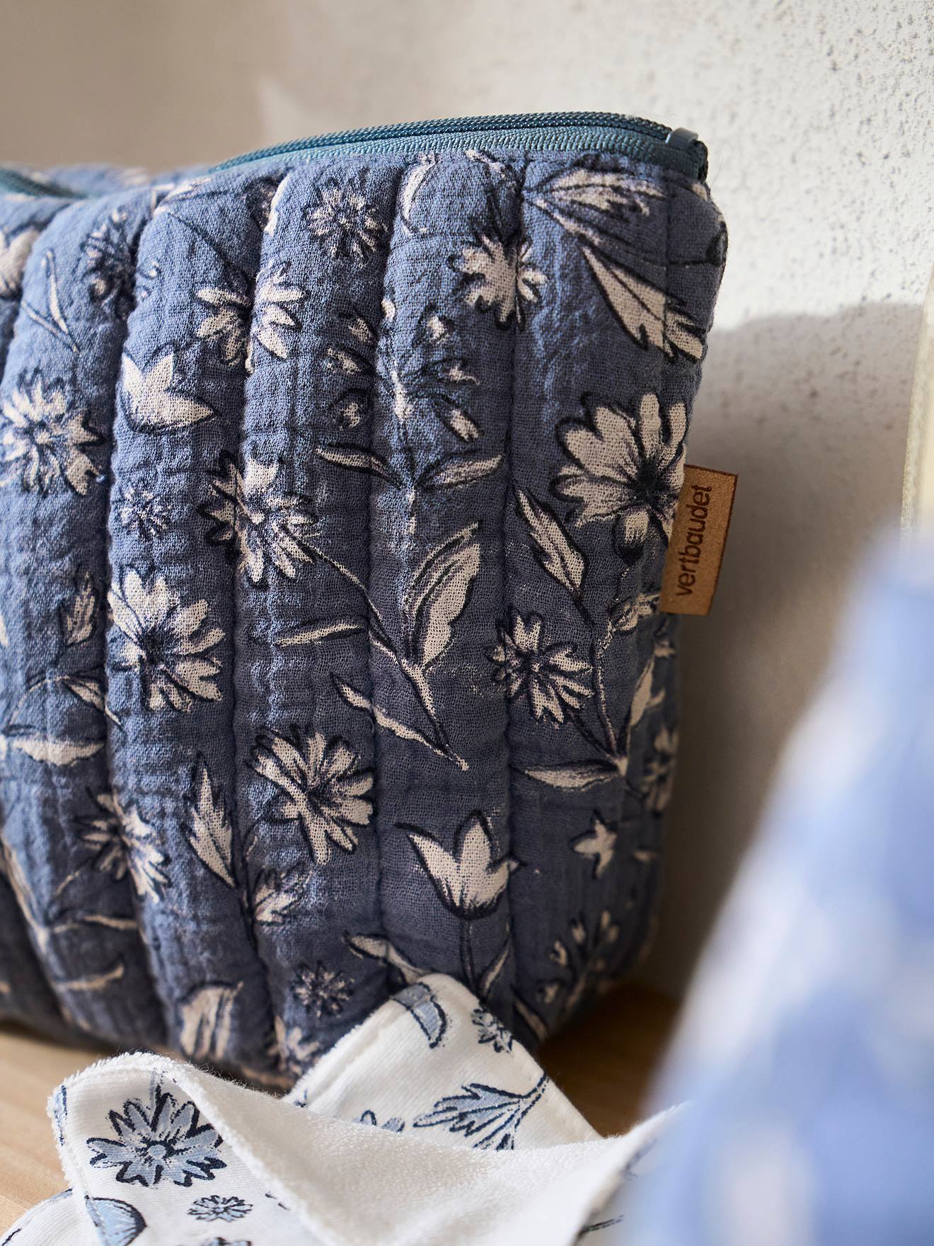 Vertbaudet Kinder Waschbeutel aus Musselin, personalisierbar - blau indien blume