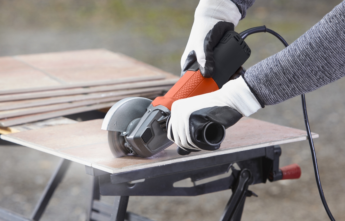 Uhlová brúska Black & Decker BEG110-QS 115 mm 750 W