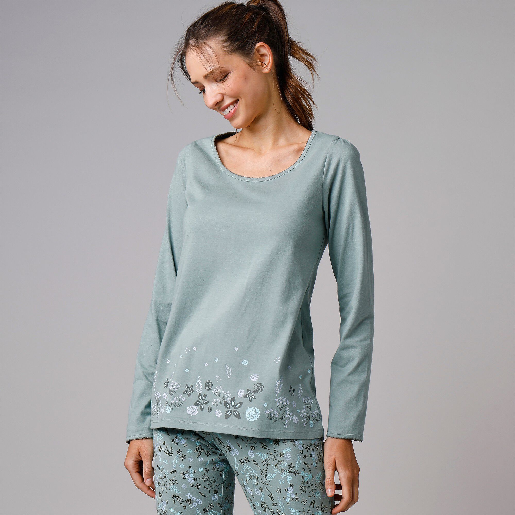 Tee-shirt de pyjama manches longues imprimé base fleurs