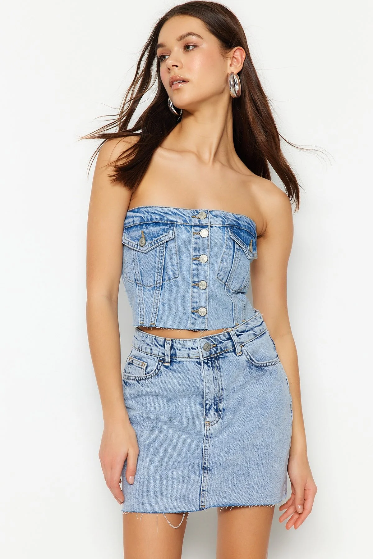 Trendyol Collection  Trägerloses Denim-Bustier mit blauen Nähten und detaillierten Nähten TWOSS23BS00008