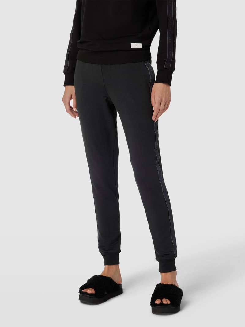 Sweatpants mit Gesäßtasche Modell 'ESTABLISHED' in schwarz