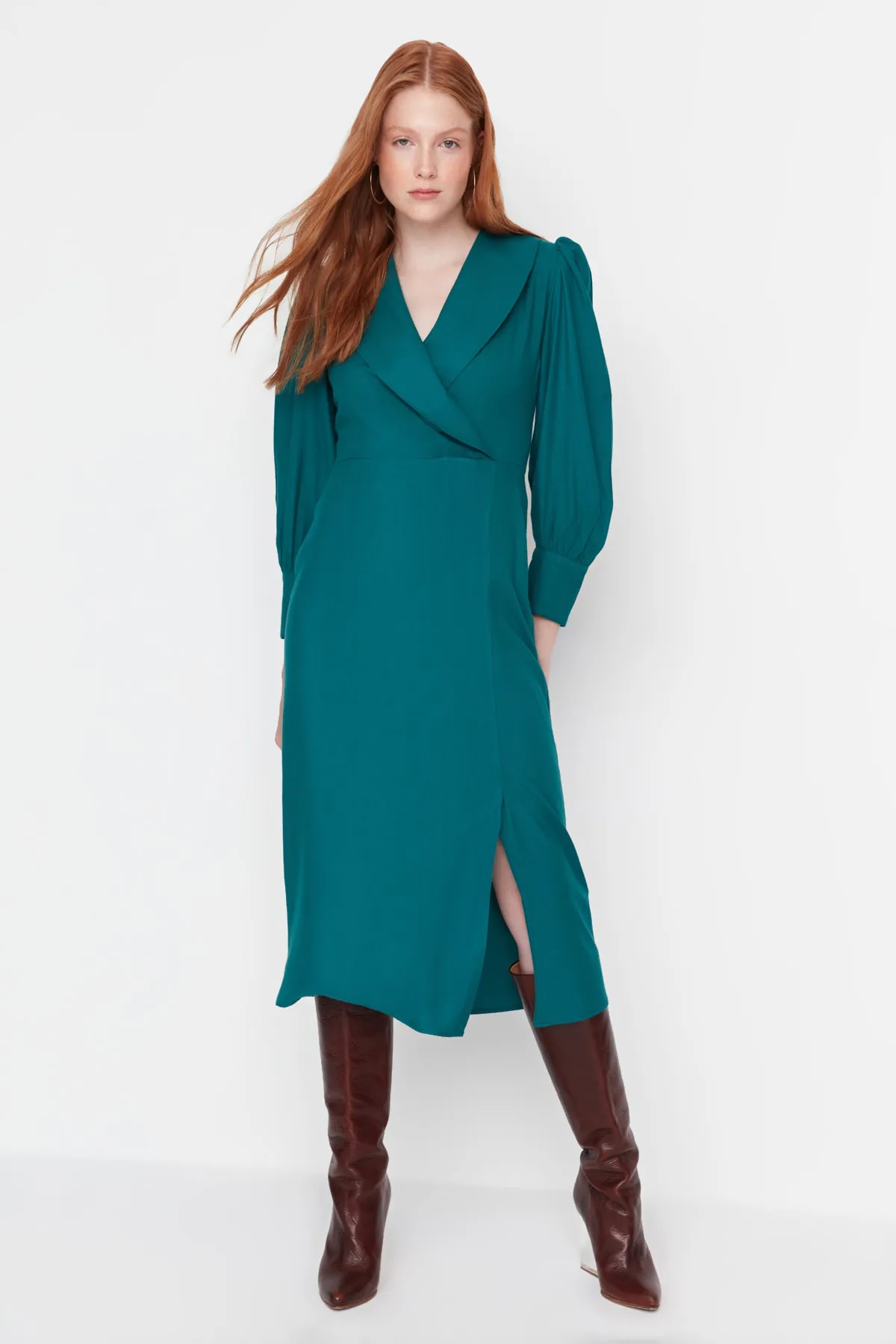 Trendyol Collection  Smaragdgrünes Midi-Kleid mit zweireihigem Kragen und Schlitz und detailliertem Webmuster TWOAW21EL0230