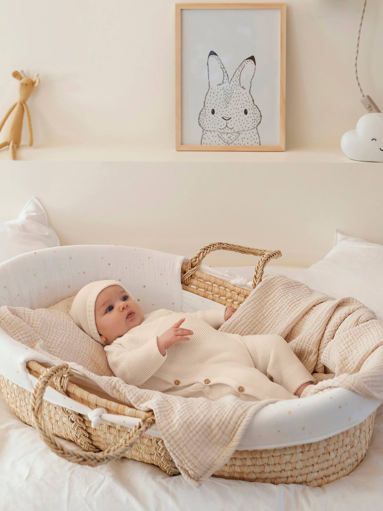 Combinaison bébé en tricot beige clair