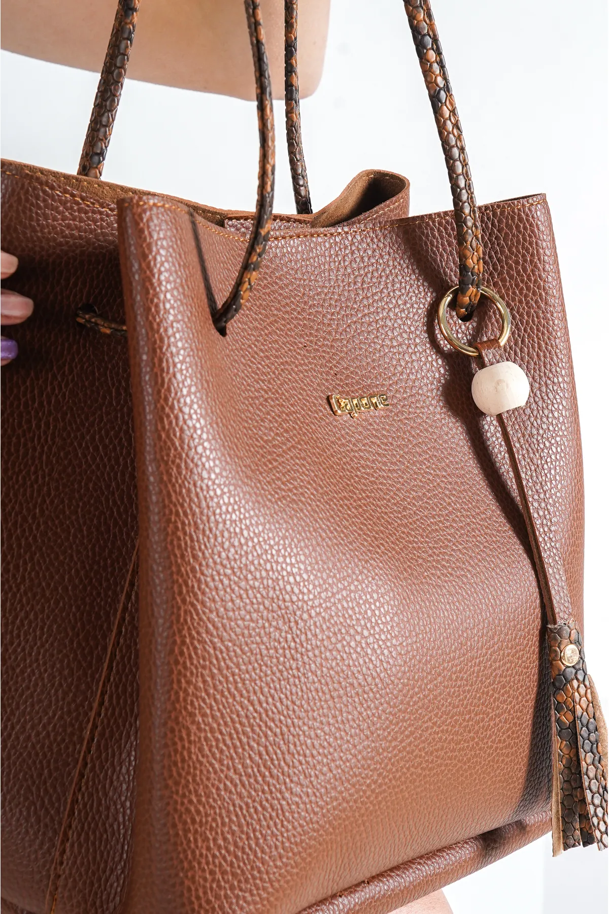 Capone Outfitters  Capone Merida Tan Damen-Umhängetasche