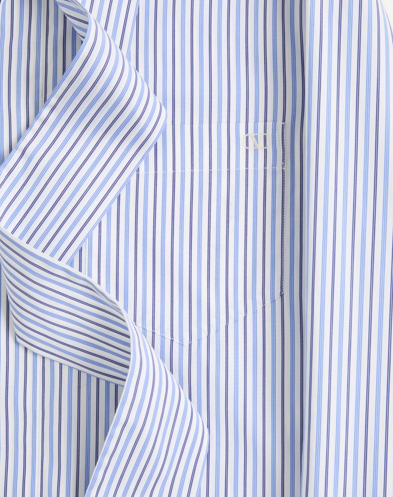 Camisa Valentino em popeline de algodão com gola lenço e bordado com o logotipo V.