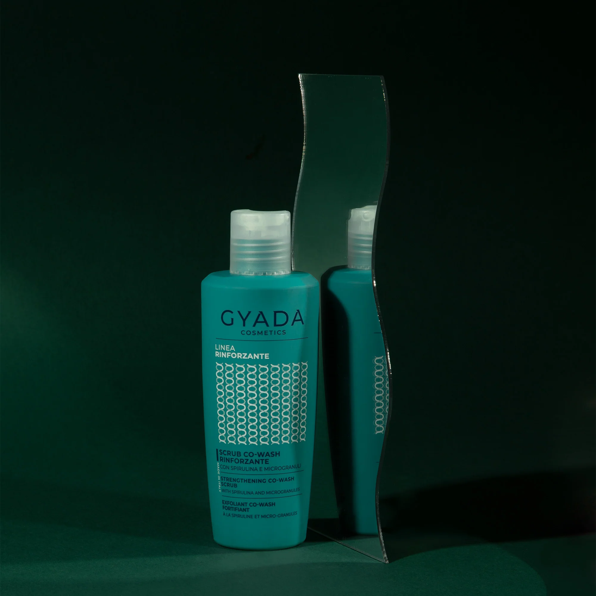 Spirulina Strengthening Co-Wash Scrub - Hiustenkuorinta, Hellävarainen shampoo, Päänahan hoito