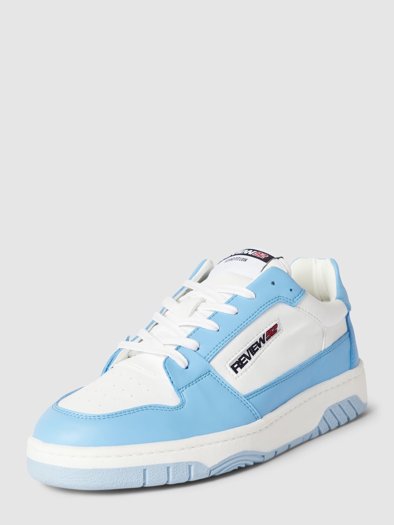 Sneaker mit Label-Details in hellblau