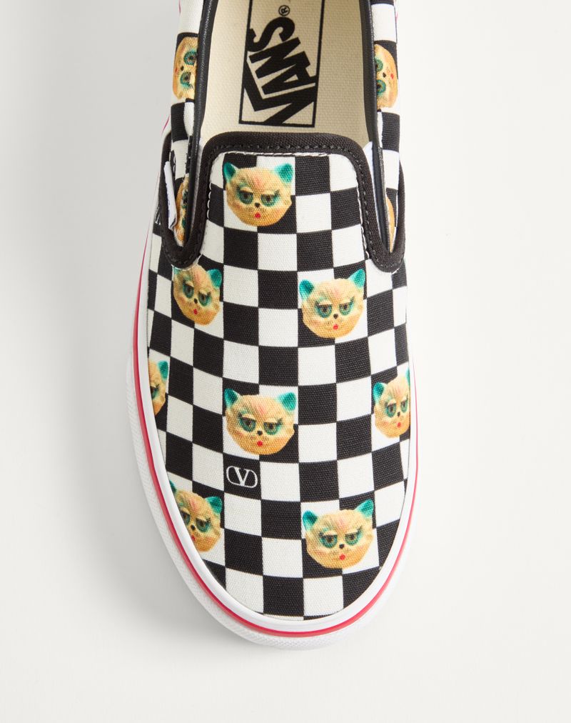 Baskets slip-on Valentino Garavani et Vans en tissu imprimé Le Chat De La Maison et motif à damier VLogo.