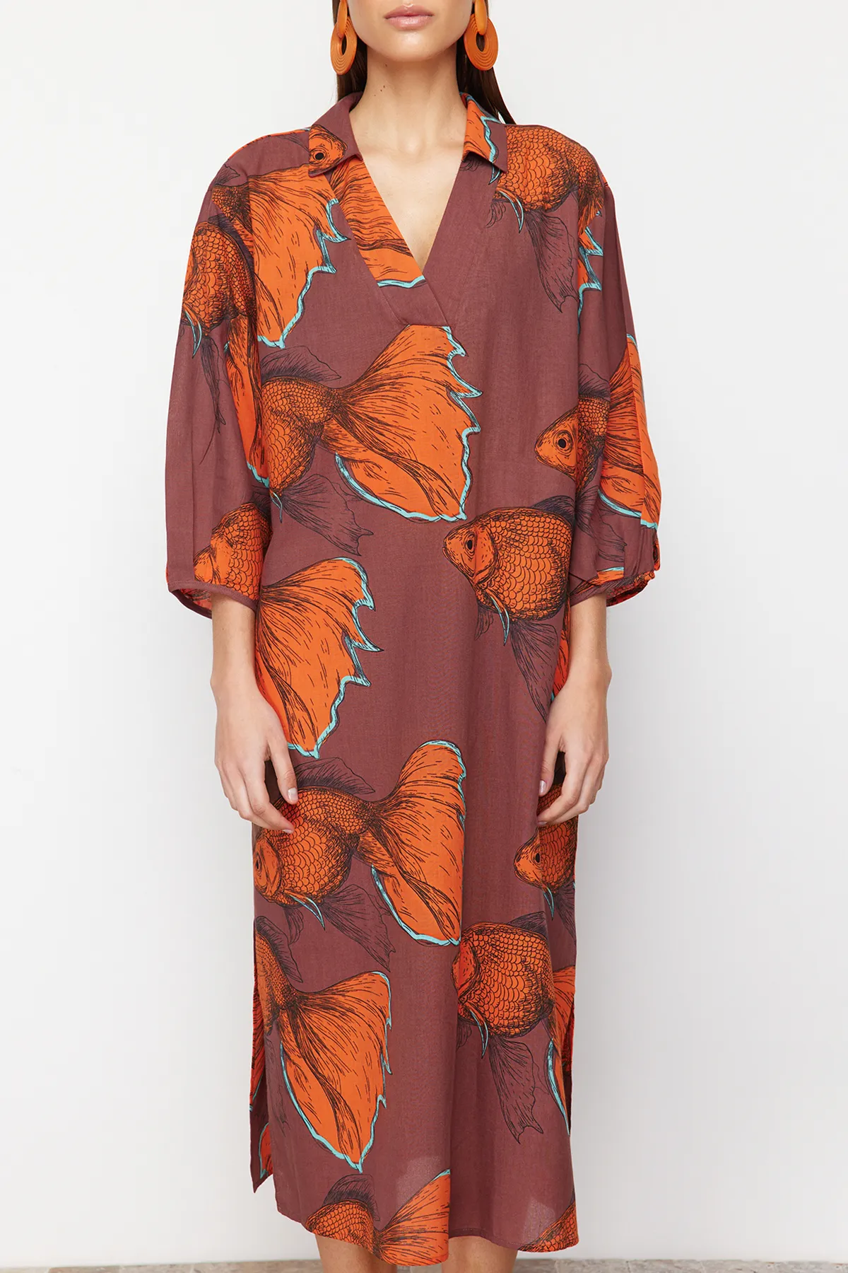 Trendyol Collection  Gewebtes Midi-Strandkleid mit weiter Passform und Animalprint TBESS22EL0009