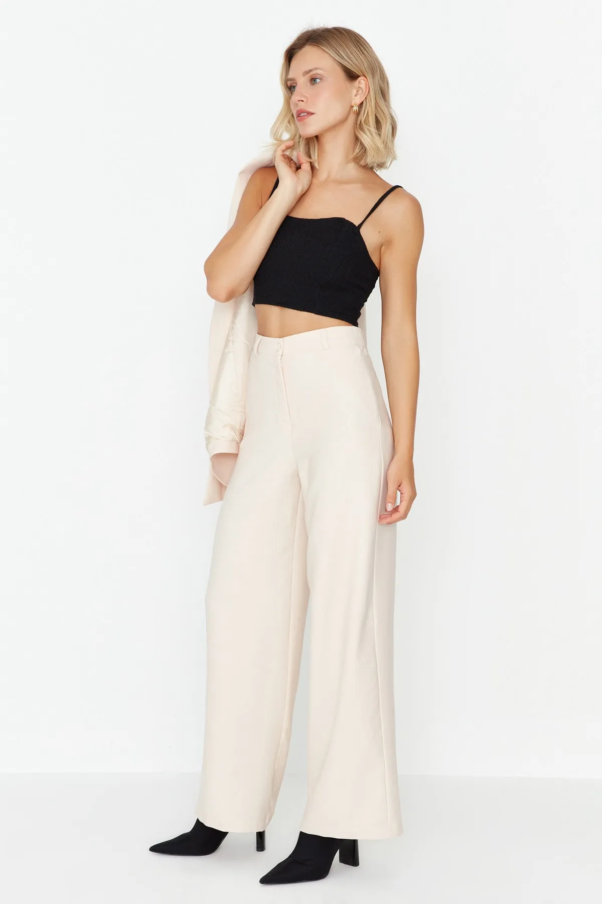 Trendyol Collection  Cremefarbene Webhose mit weitem Bein TWOAW23PL00151