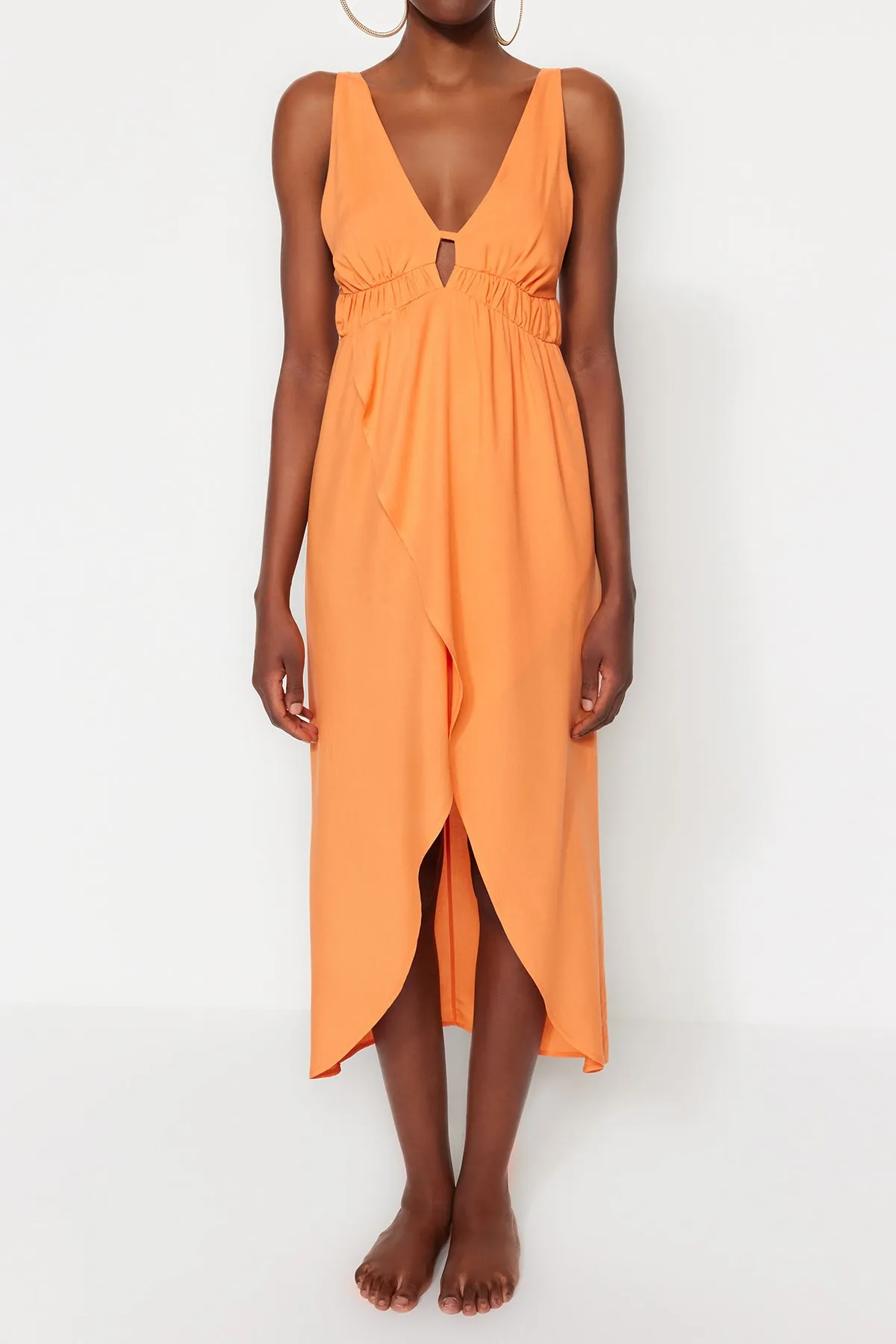 Trendyol Collection  Orangefarbenes, gerafftes Midi-Strandkleid aus Webstoff TBESS23EL00130
